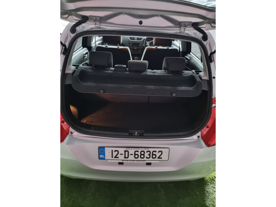 2012 Suzuki Swift - image 7