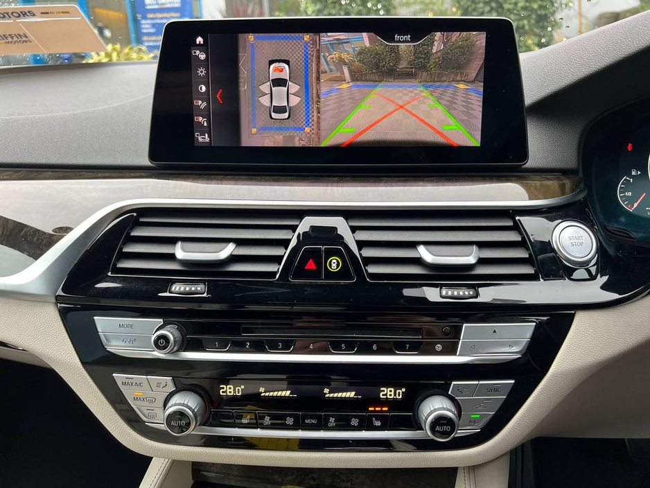 2020 BMW 5 Series 530e M-SPORT COMPETITION 2.0 HYBRID // LEATHER M-SPORT INTERIOR // DIGITAL CLUSTER // NEW 20" M5 ALLOYS €33,950