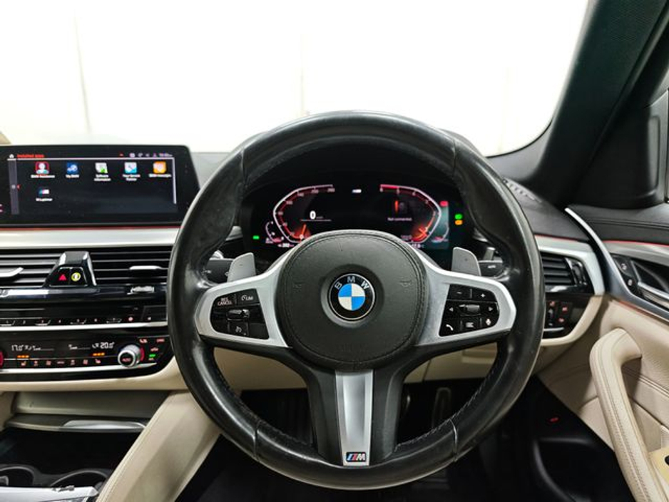 2019 BMW 5 Series - image 30