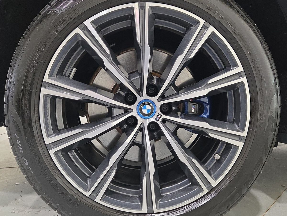 2023 BMW X5 - image 14