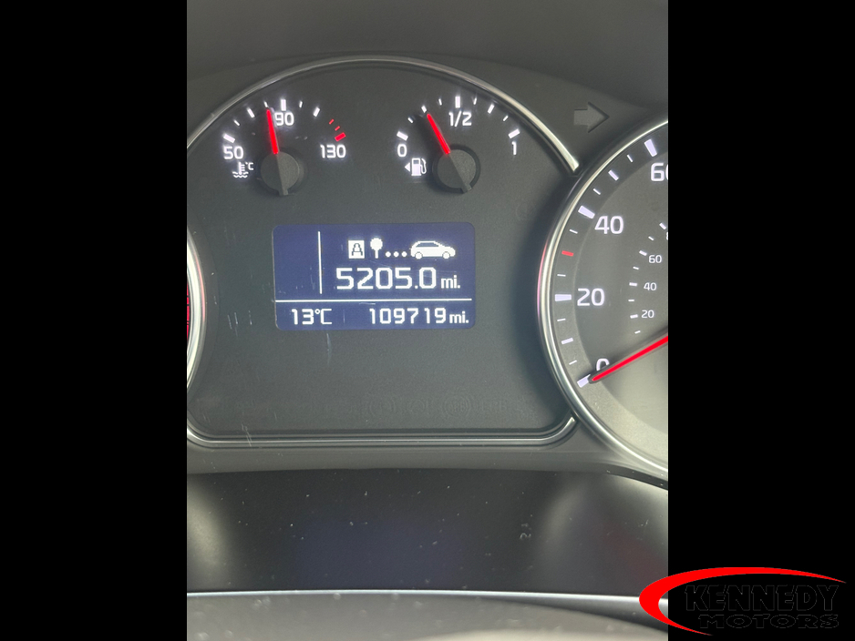 2013 Kia Carens - image 8