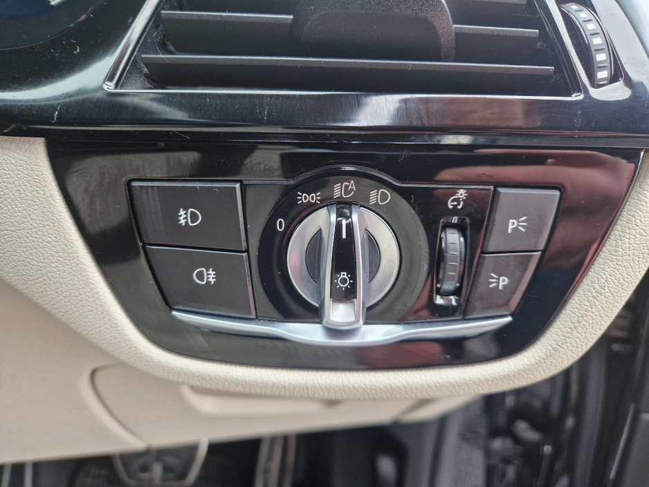 2018 BMW 5 Series - image 31