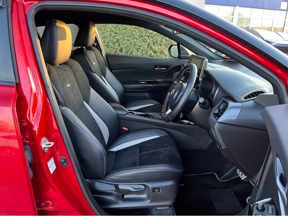 2020 Toyota C-HR GR SPORT AUTOMATIC HYBRID 1.8 PETROL //MASSIVE SPEC//HALF LEATHER HEATED SEATS//360 PARKING CAMERAS//KEYLESS ENTRY//LOW MILES// €24,950