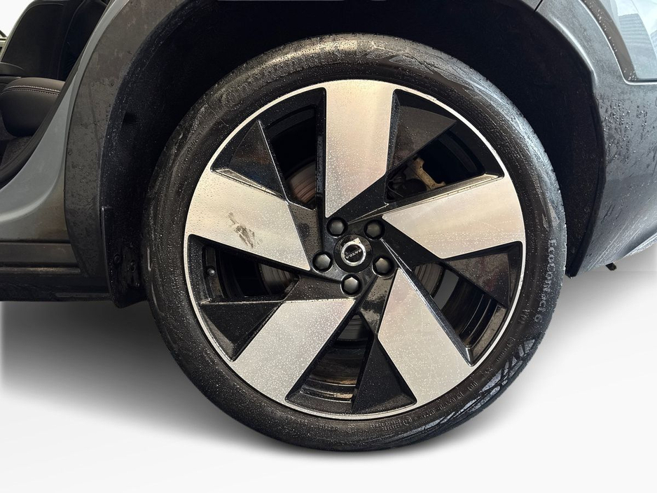 2023 Volvo XC40 - image 5