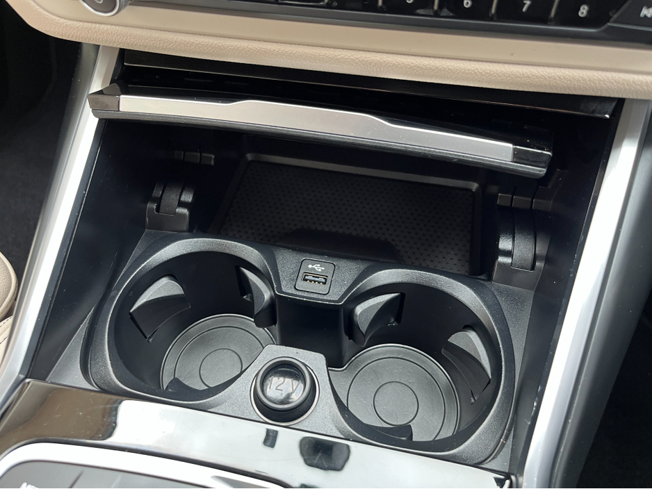 2019 BMW 3 Series - image 17