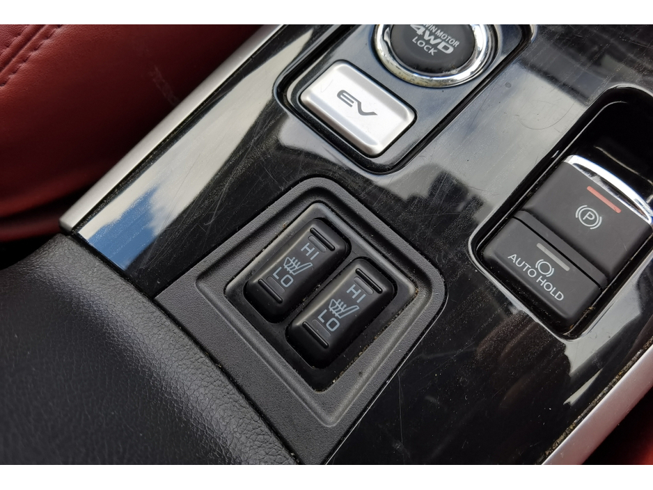 2018 Mitsubishi Outlander - image 18