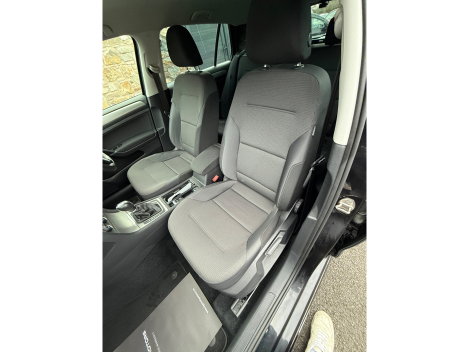 2014 Volkswagen Golf  €13,995