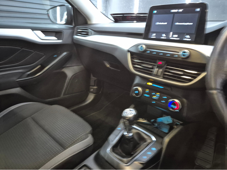 2019 Ford Focus - image 4