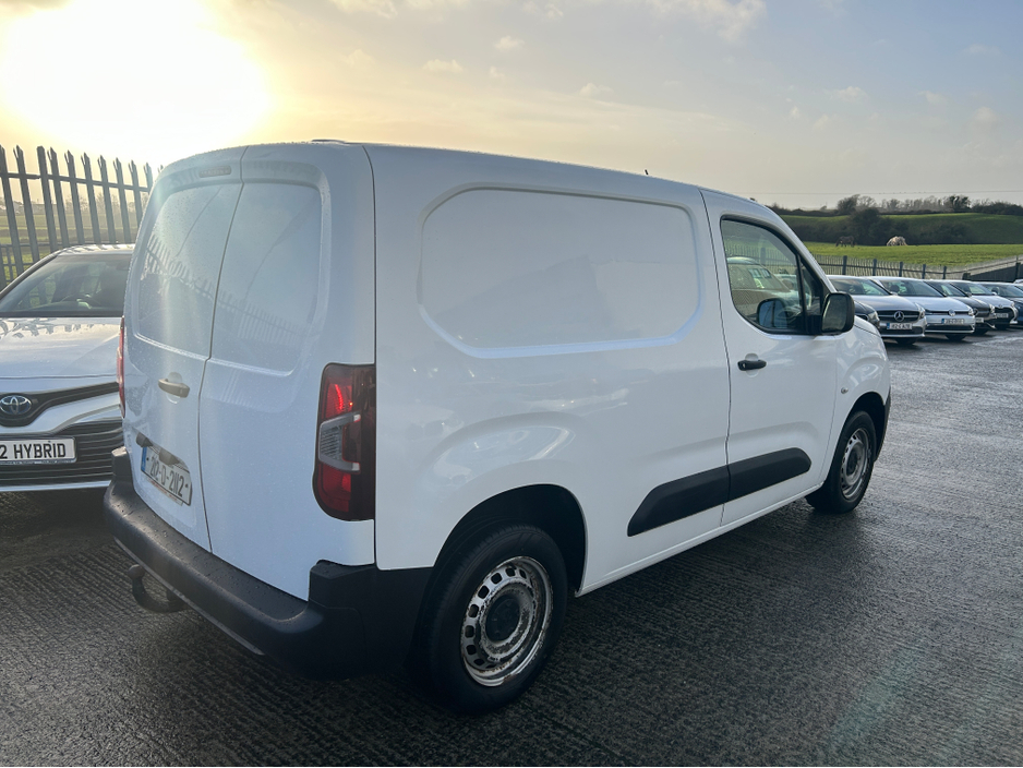 2021 Peugeot Partner - image 4