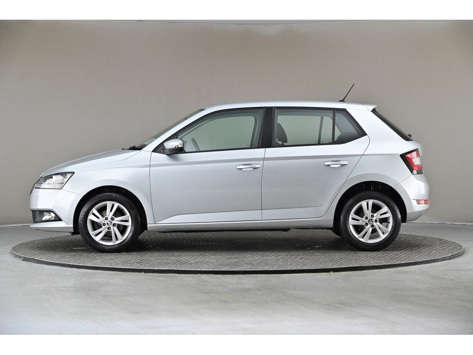 2020 Skoda Fabia - image 5