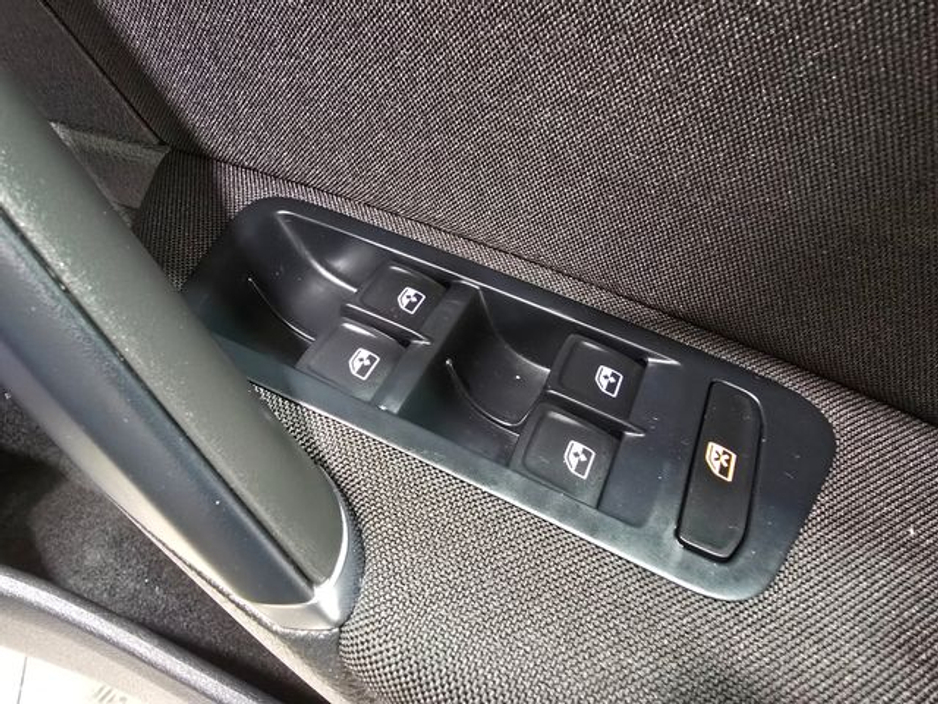 2019 Volkswagen Golf - image 20