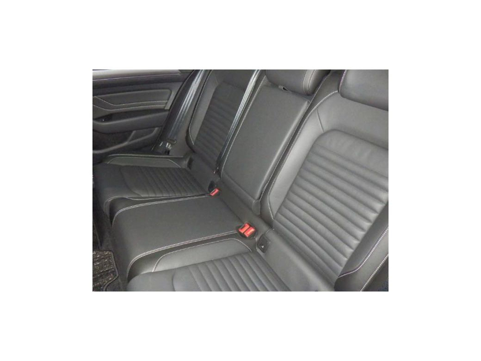 2023 Volkswagen Passat - image 4