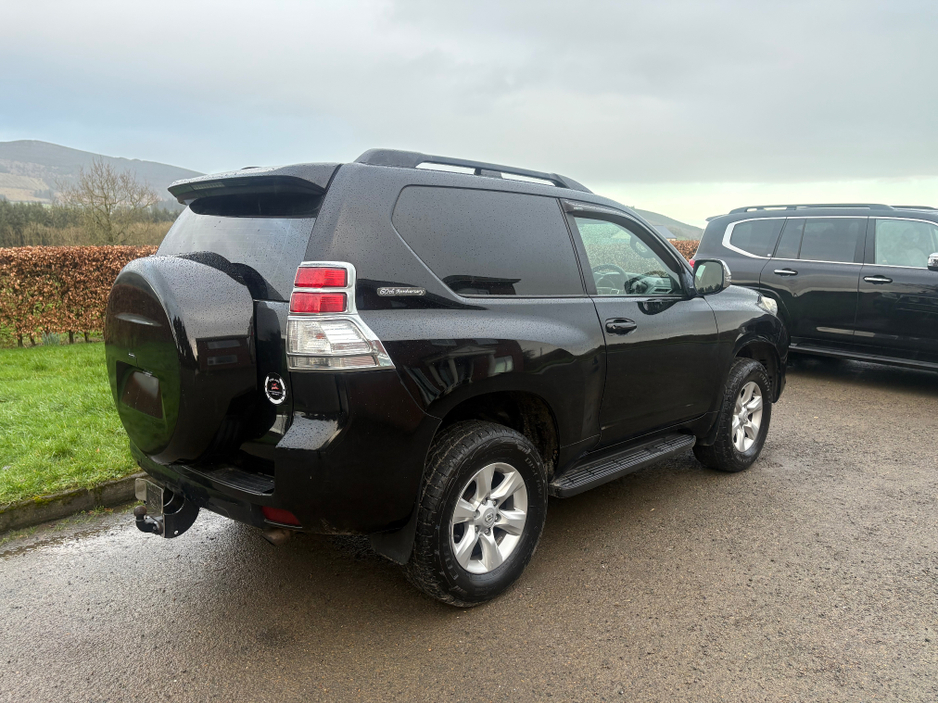 2012 Toyota Landcruiser - image 8