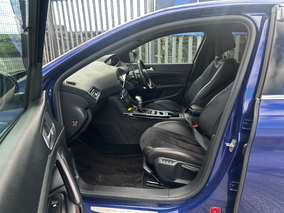 2015 Peugeot 308 - image 9