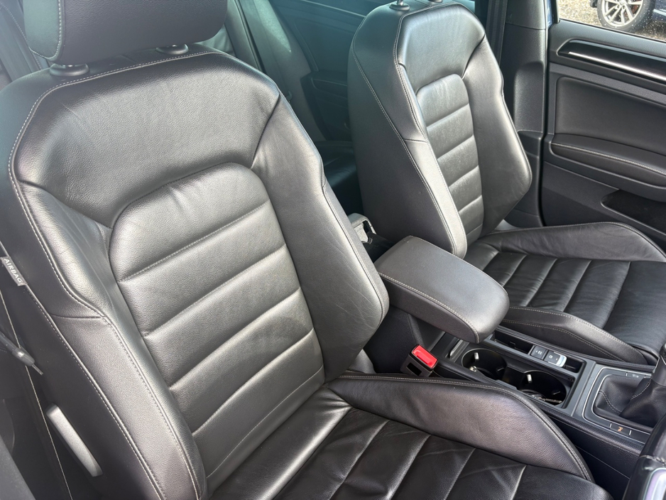 2016 Volkswagen Golf - image 19