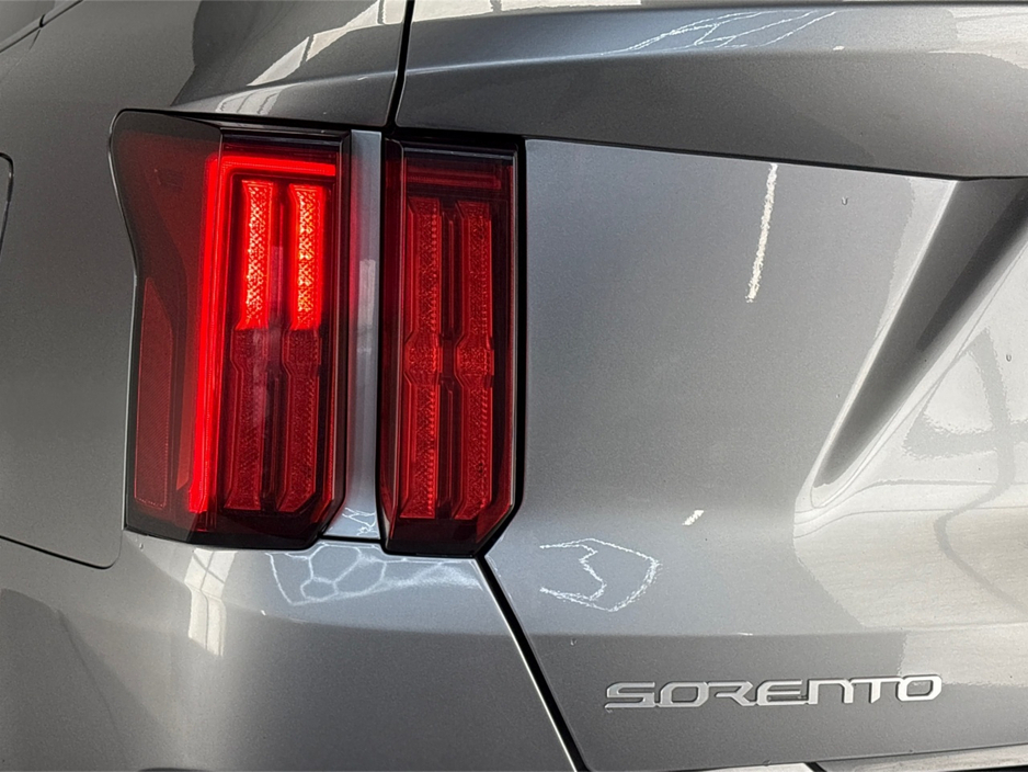 2023 Kia Sorento - image 10