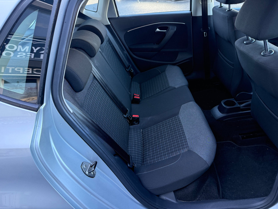 2015 Volkswagen Polo - image 23