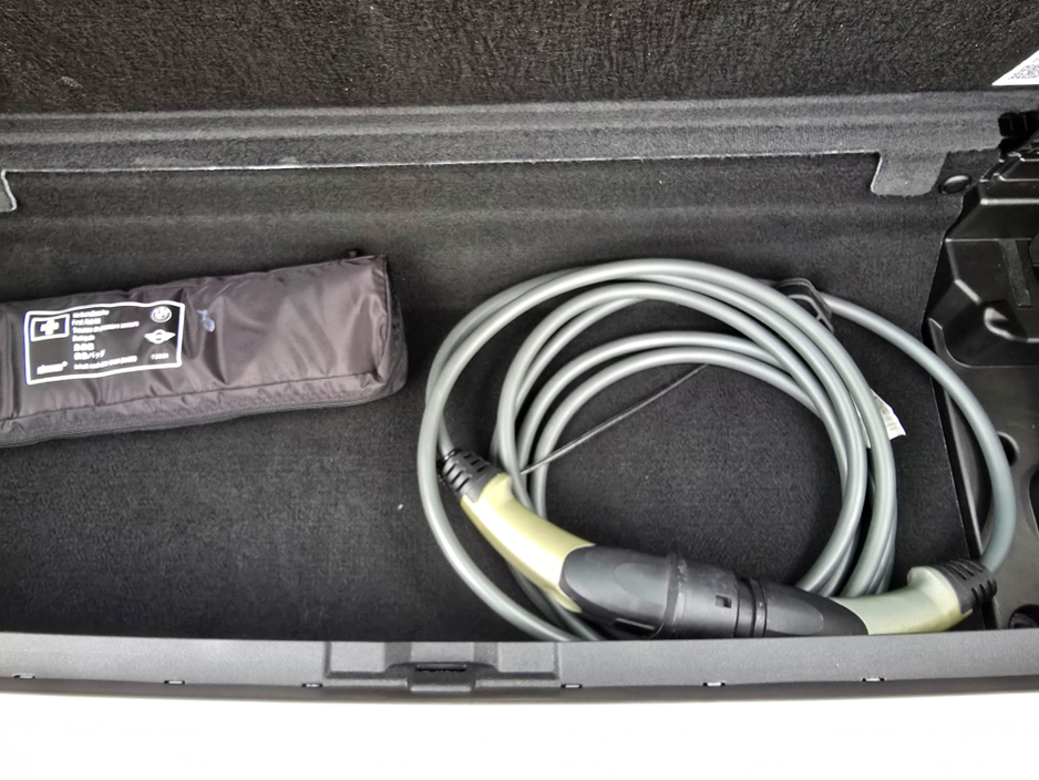 2021 BMW 3 Series - image 33