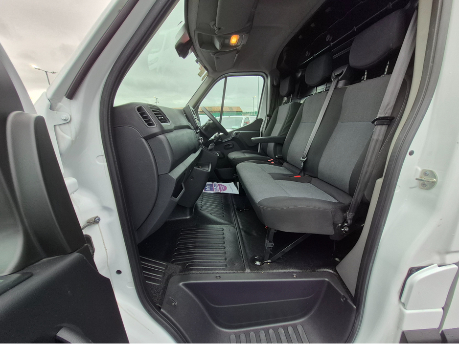 2022 Renault Master - image 11