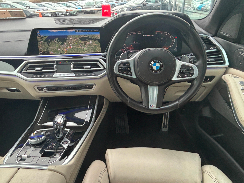 2021 BMW X7 - image 17