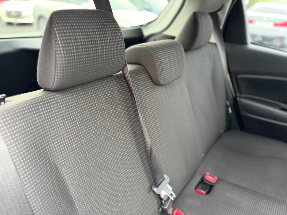 2019 Toyota Vitz - image 32
