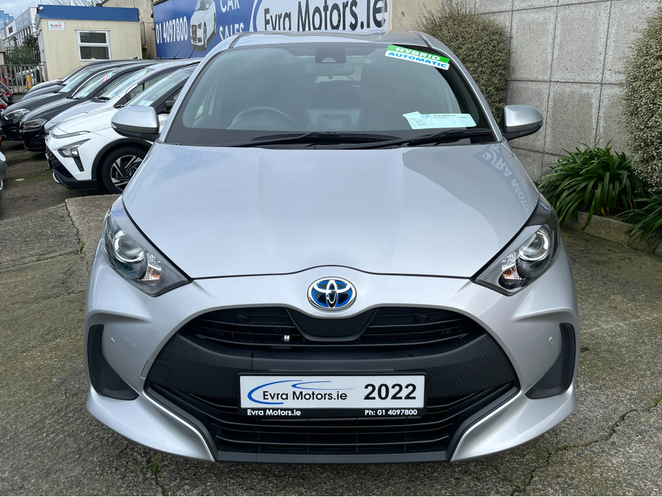 2022 Toyota Yaris - image 2