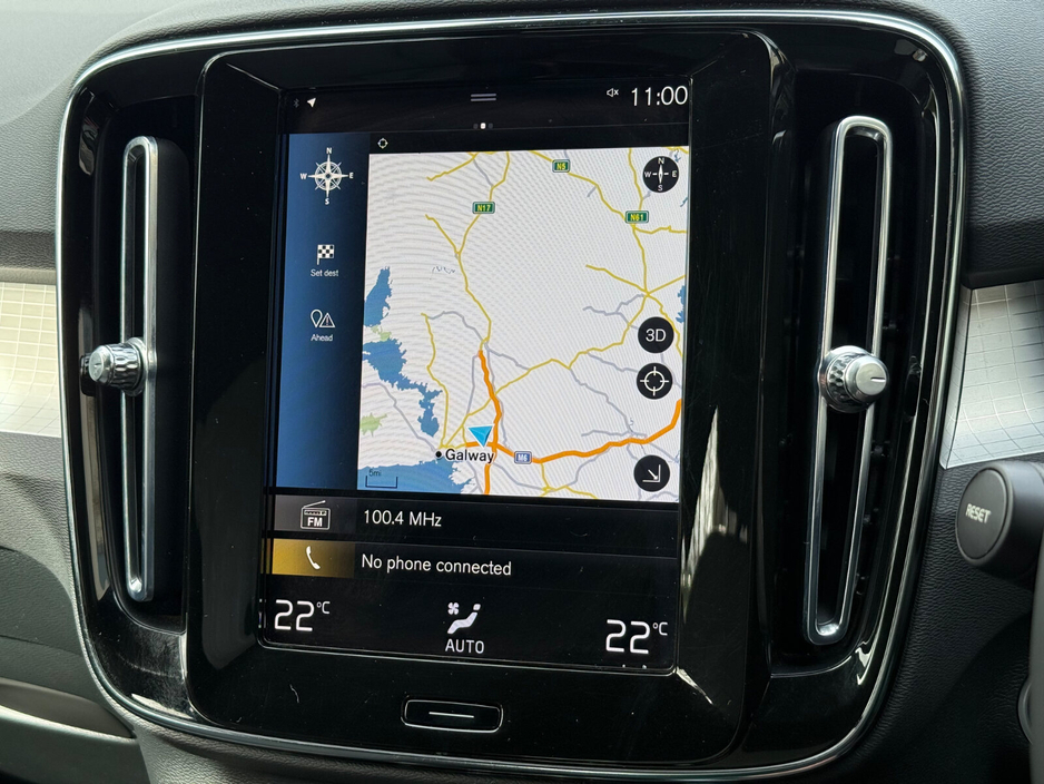 2023 Volvo XC40 - image 14