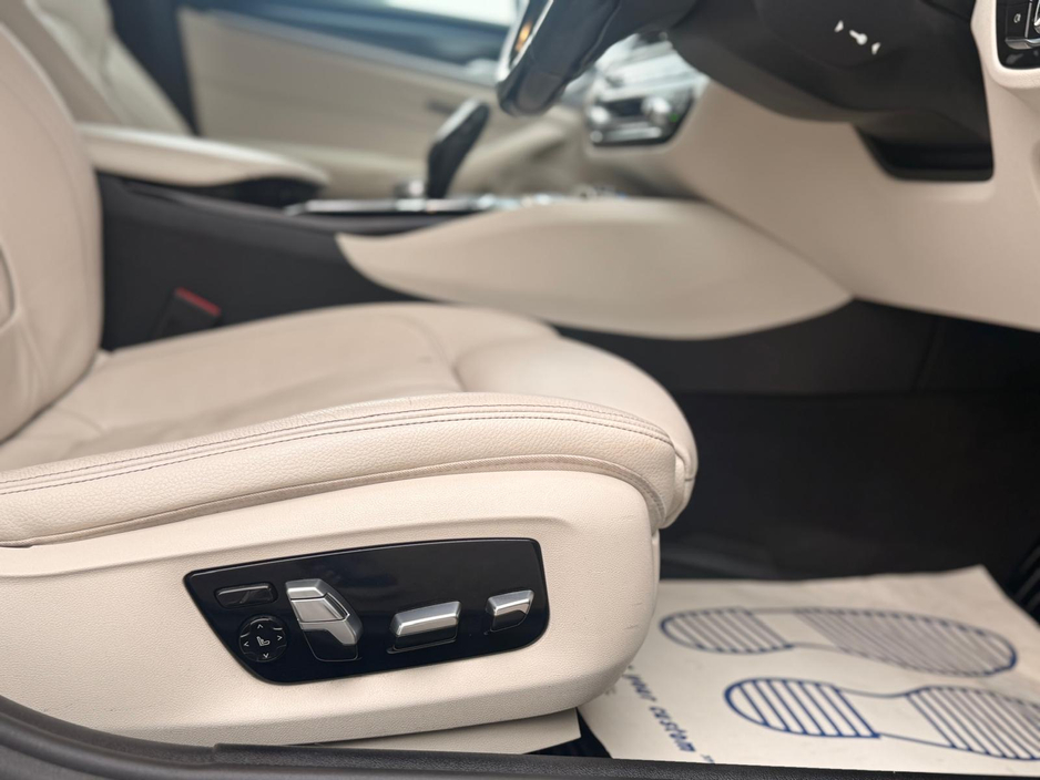 2022 BMW 5 Series - image 29