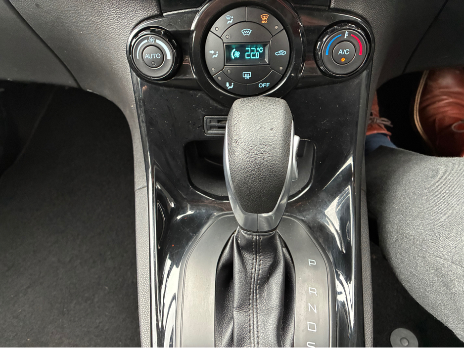 2014 Ford Fiesta - image 23