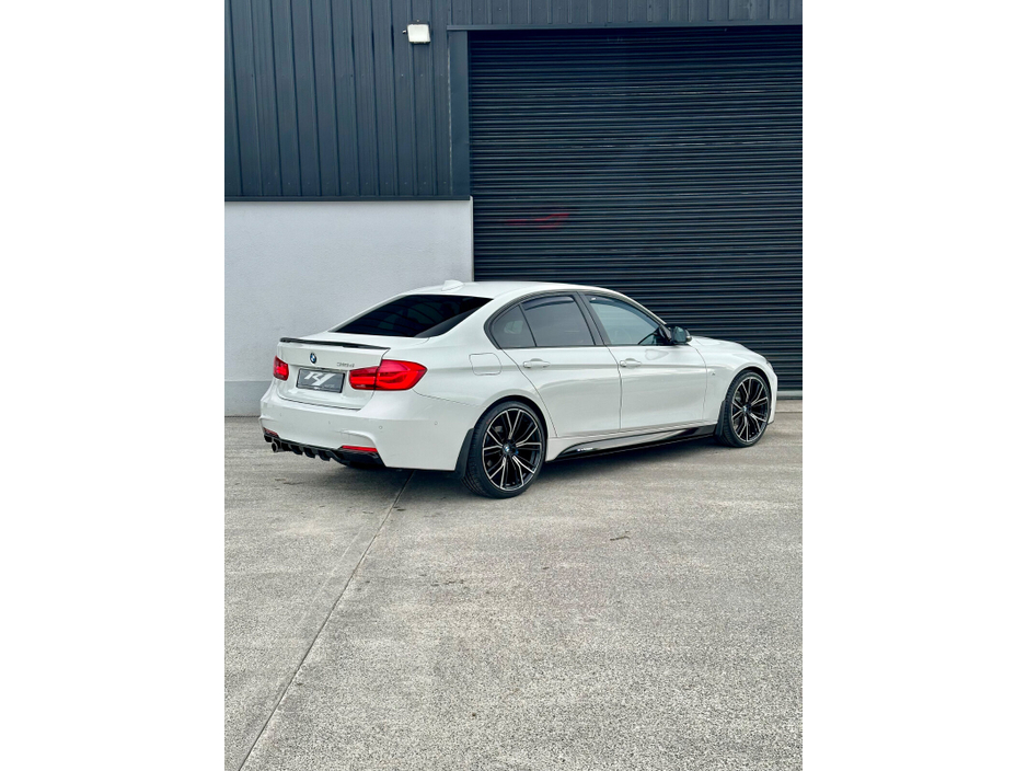 2017 BMW 3 Series - image 6