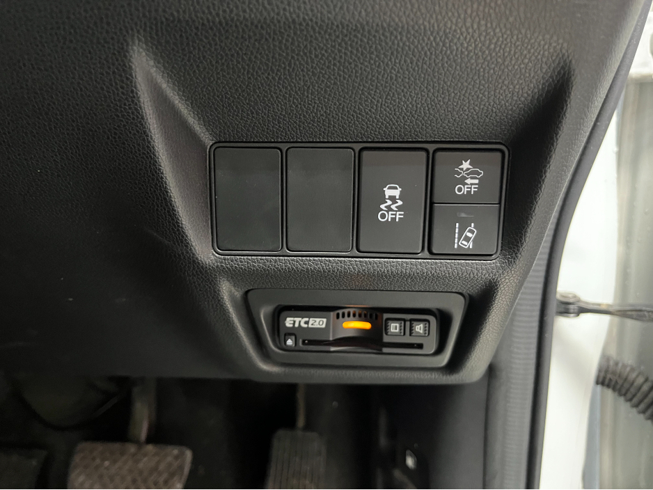 2020 Honda Stepwagon - image 11