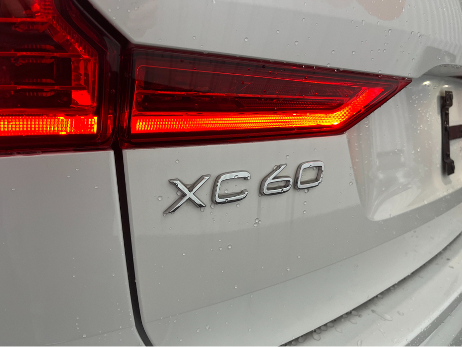 2023 Volvo XC60 €47950 2023 VOLVO XC46 RECHARGE PRECHARGE ULTIMATE T6 AWD PLUG 2.0 AUTOMATIC / CRUISE CONTROL / 360° CAMERA / ELECTRIC MEMORY & HEATED SEATS / PANORAMIC SUNROOF / APPLE CARPLAY / HEATED REAR SEATS €47,950