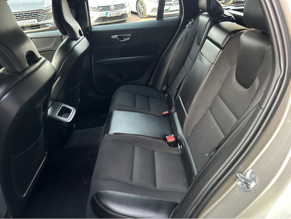 2018 Volvo V60 - image 11