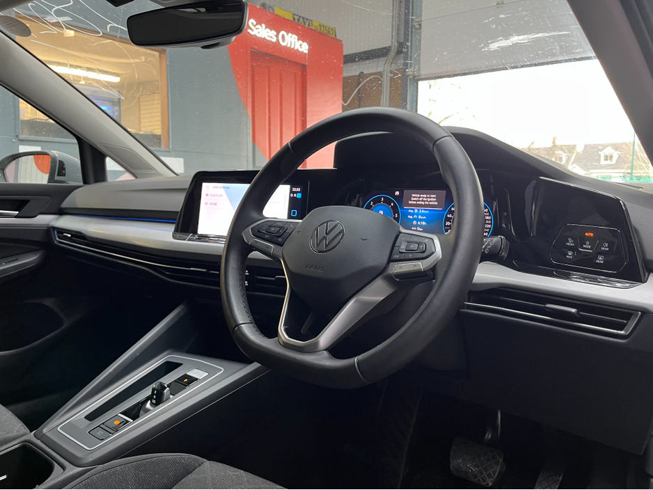 2024 Volkswagen Golf - image 9
