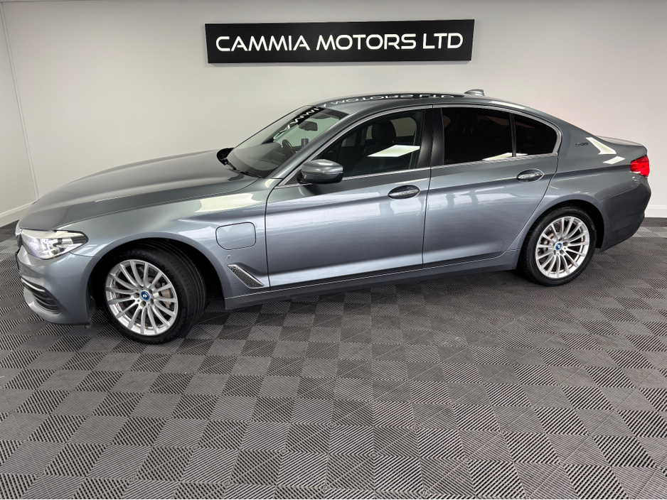 2017 BMW 5 Series - image 2