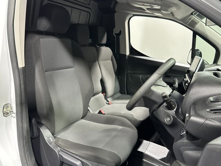 2023 Opel Combo Pro 100 BHP* High Spec* €17,800