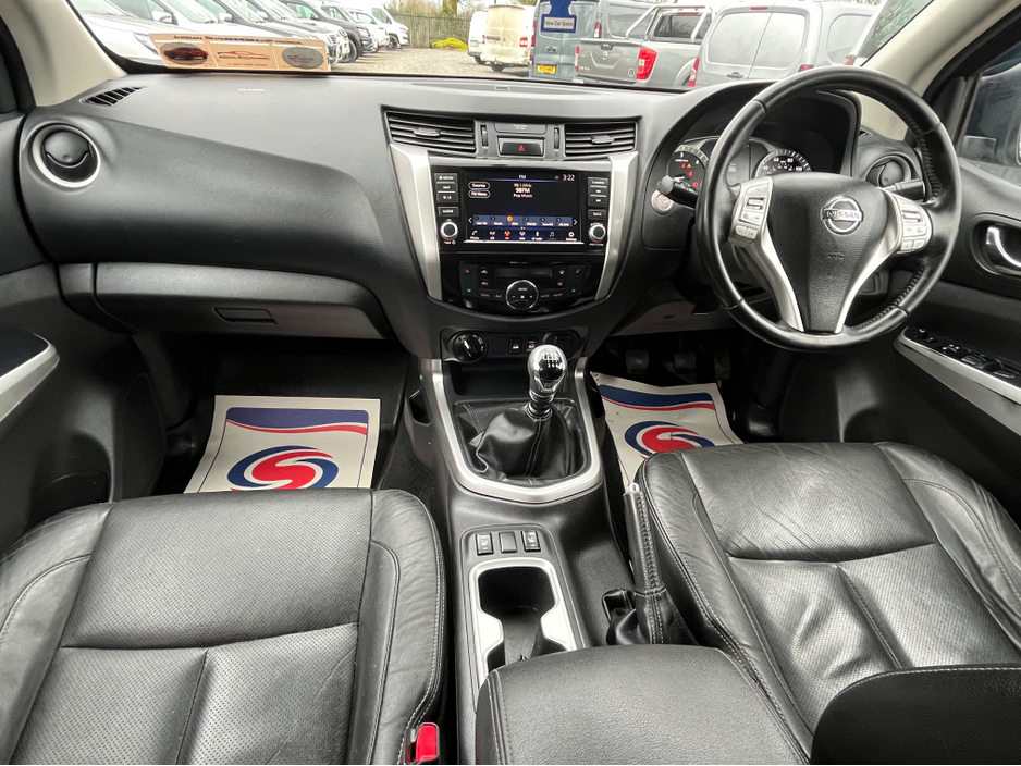 2020 Nissan Navara - image 13