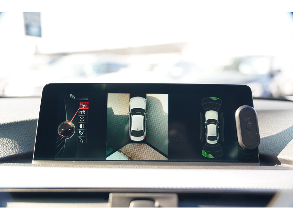 2016 BMW 3 Series - image 13