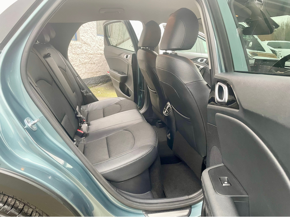 2023 Kia XCeed - image 6