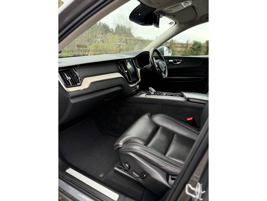 2020 Volvo XC60 - image 28