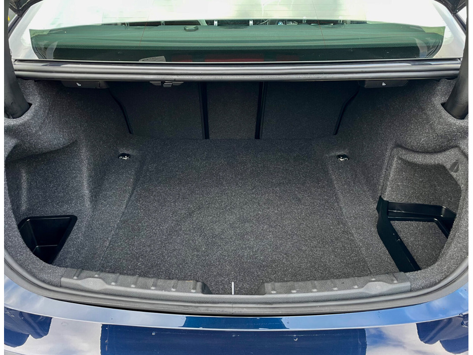 2017 BMW 3 Series - image 37