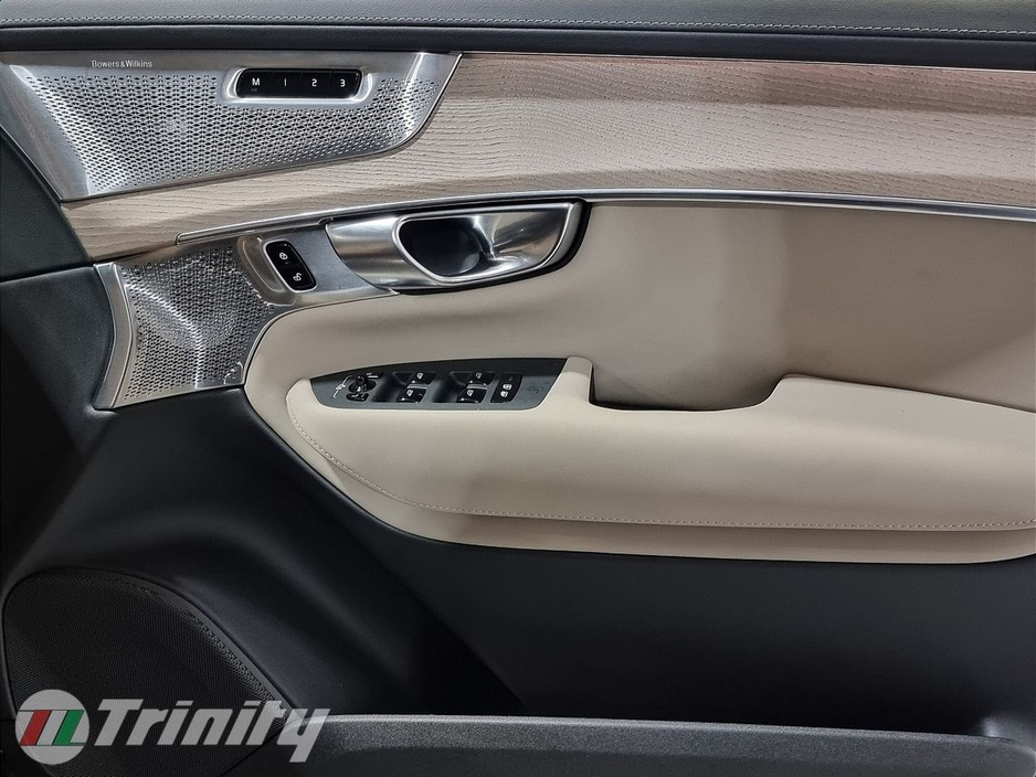 2025 Volvo XC90 * ULTRA * T8 2.0 PHEV * AWD * AUTOMATIC * STUNNING SUV * TRINITY VOLKSWAGEN *