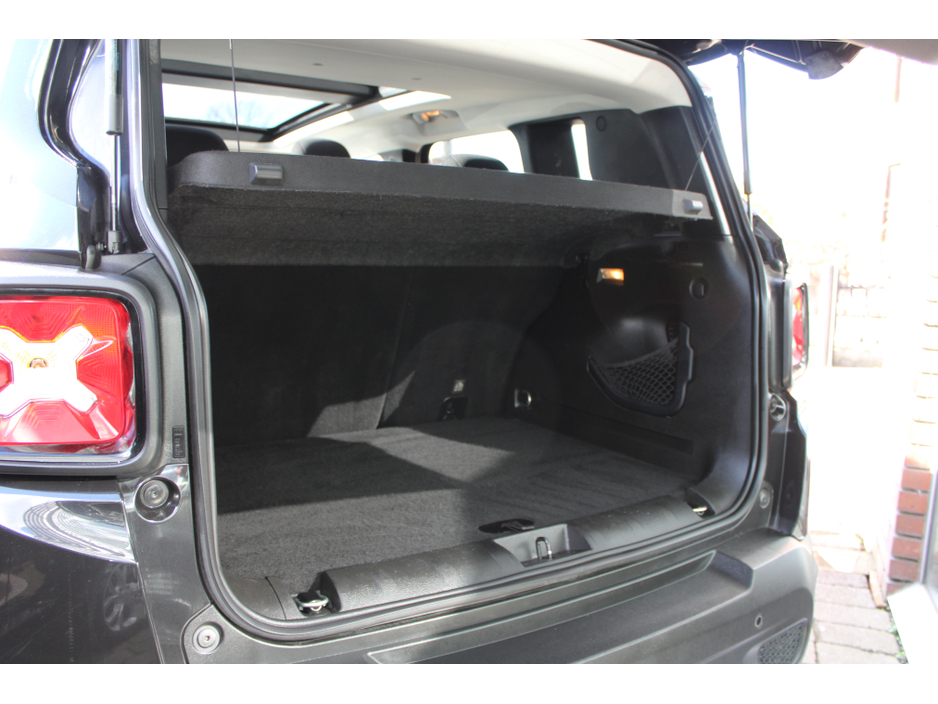 2018 Jeep Renegade - image 9