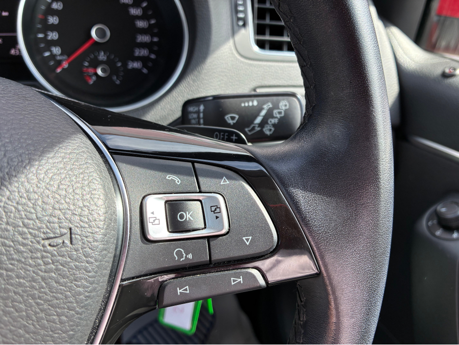 2014 Volkswagen Polo - image 10