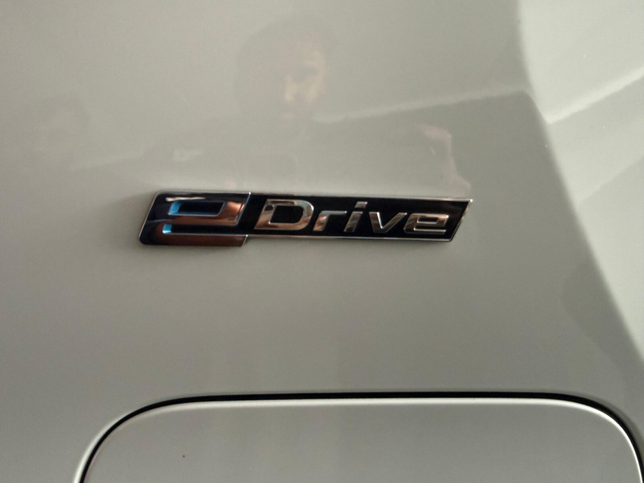 2019 BMW 5 Series - image 8