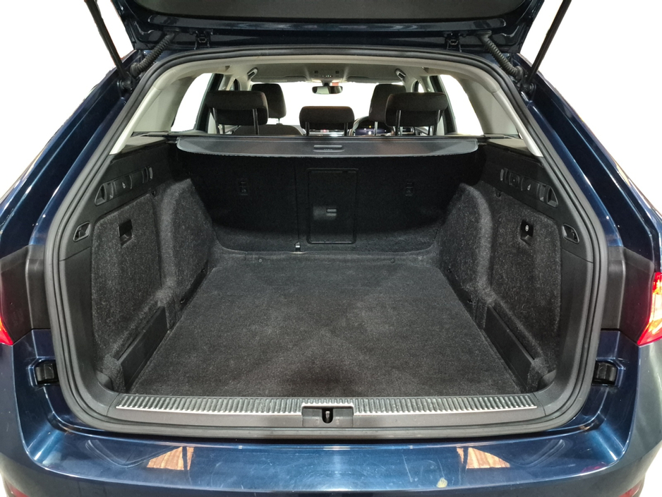 2021 Skoda Superb - image 7