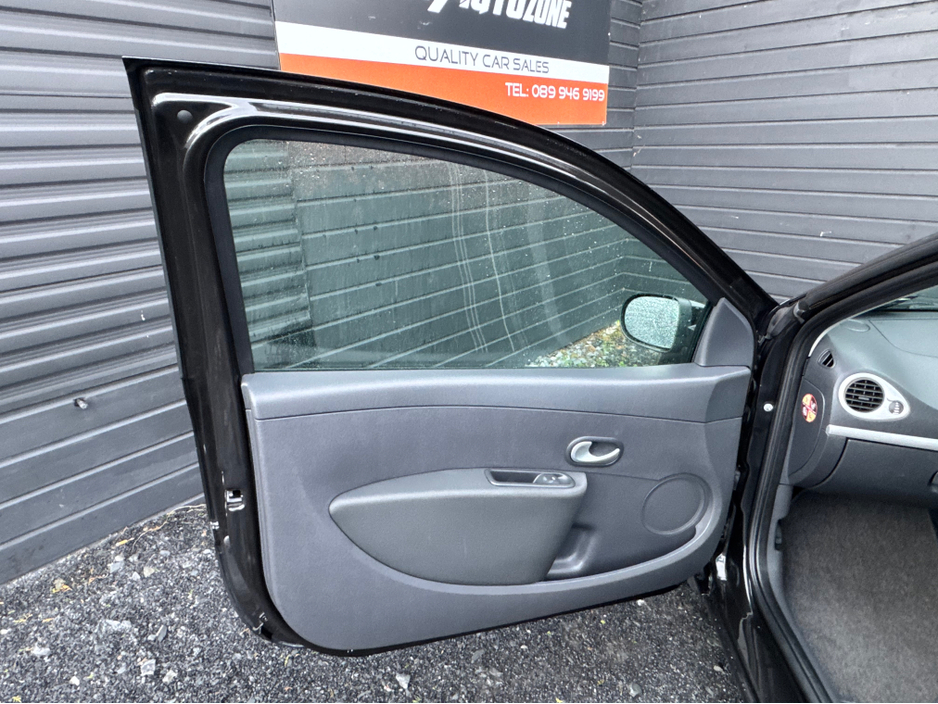 2010 Renault Clio 1.1 16V ROYALE ETHANOL 3DR €3,995