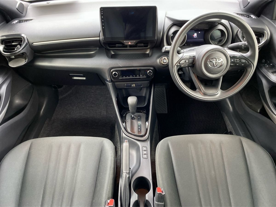 2021 Toyota Yaris - image 3