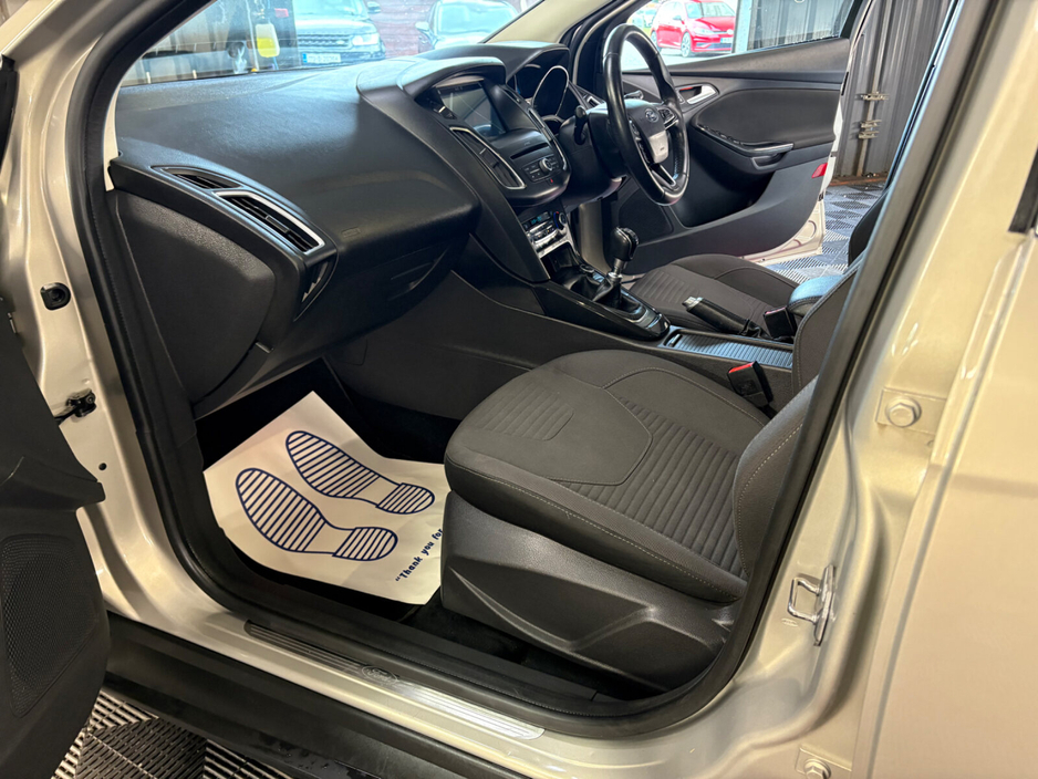 2018 Ford Focus - image 16