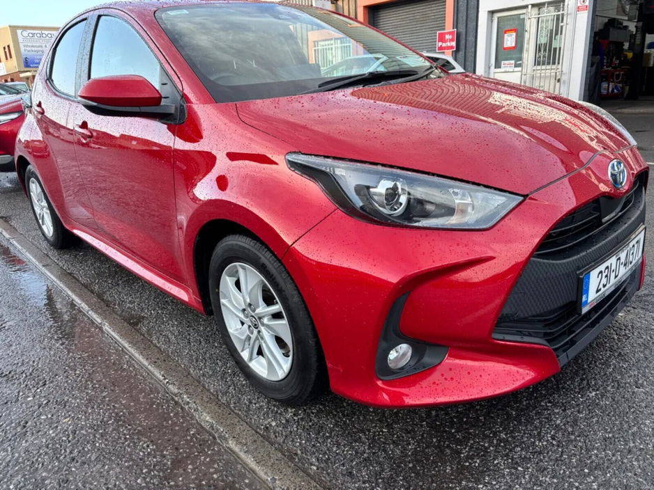 2023 Toyota Yaris - image 6